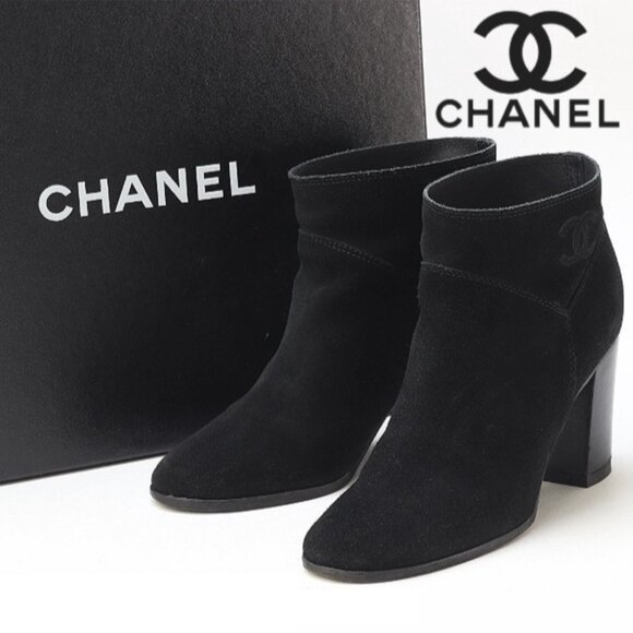 Chanel Block Heeled Booties in Black Suede w/ CC Logo - Ankle Boots - 35.5 / 5.5 - Picture 1 of 6